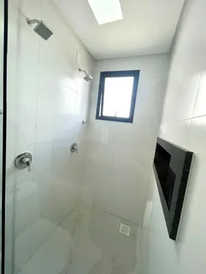 Uma casa de banho em Cobertura com vista Mar em Meia Praia Itapema