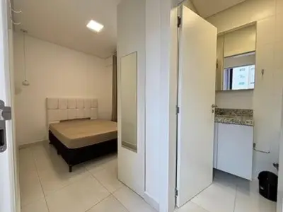 Uma cama ou camas num quarto em AP Completo em Meia Praia – Fácil Acesso e Garagem