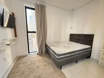 Uma cama ou camas num quarto em AP Completo em Meia Praia – Fácil Acesso e Garagem