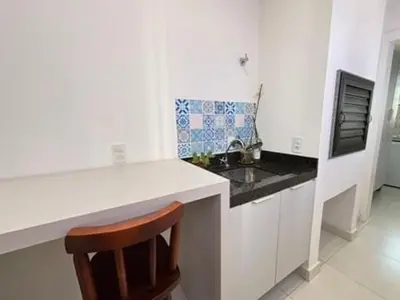 A cozinha ou kitchenette de AP Completo em Meia Praia – Fácil Acesso e Garagem