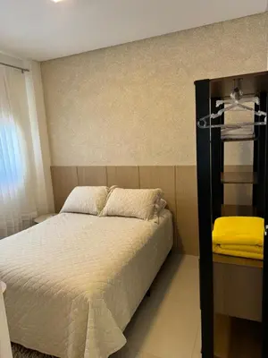 Uma cama ou camas num quarto em Apartamento 600mt da praia vista mar