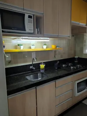 A cozinha ou kitchenette de Ótimo apartamento próximo à praia, centro da Meia Praia