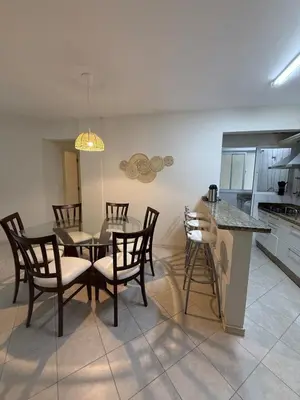 A cozinha ou kitchenette de Comfortable apartment 350 meters from Bombas Beach