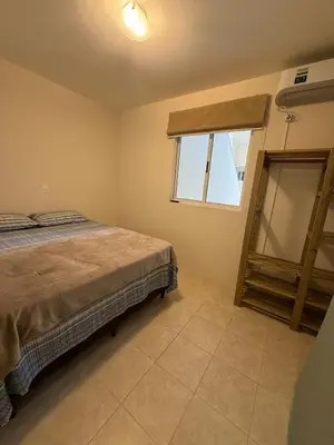 Uma cama ou camas num quarto em Comfortable apartment 350 meters from Bombas Beach