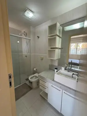 Uma casa de banho em Comfortable apartment 350 meters from Bombas Beach