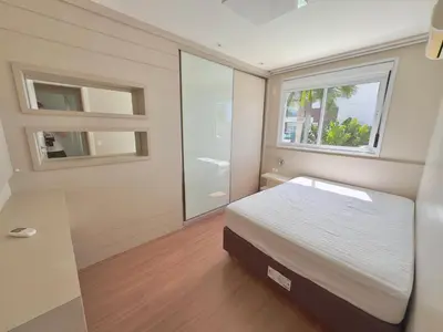 Uma cama ou camas num quarto em Excelente Apto no condomínio Boulevard