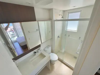Uma casa de banho em Excelente Apto no condomínio Boulevard
