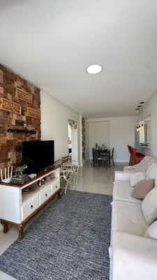 Uma televisão e/ou sistema de entretenimento em 02 Dorm. Com Churrasqueira