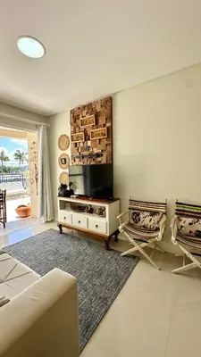 Uma televisão e/ou sistema de entretenimento em 02 Dorm. Com Churrasqueira
