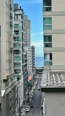 Uma vista do mar geral ou uma vista do mar a partir do apartamento