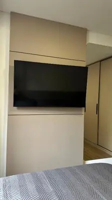 Uma televisão e/ou sistema de entretenimento em 3 Suítes, Churrasqueira e Piscina no Rooftop