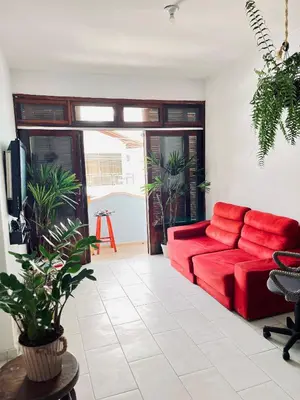 Uma área de estar em Quarto privativo CASAL duplo em hostel pe na areia- BC