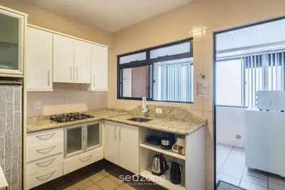 A cozinha ou kitchenette de Apto c/ Churrasq. a 400 m da Praia ERR0104