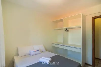Uma cama ou camas num quarto em Apto c/ Churrasq. a 400 m da Praia ERR0104