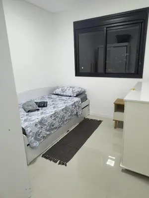 Uma cama ou camas num quarto em Excelente apartamento com 3 quartos disponíveis Palmas SC próximo a praia - 2 quartos e sala com ar condicionado