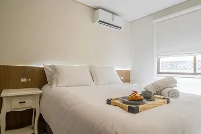 Uma cama ou camas num quarto em SLE72 - 2 Dorm, Climatizado, Smart TV, Barra Sul