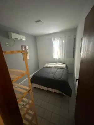 Uma cama ou camas num quarto em Depto para 5 , 50 Mtrs del mar