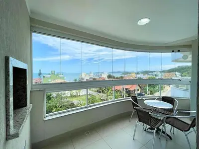 Uma televisão e/ou sistema de entretenimento em Apartamento Super Luxo c 3 Suites