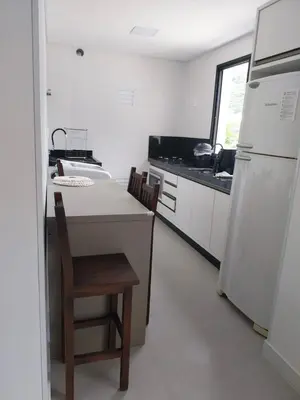 A cozinha ou kitchenette de Apartamento na Praia de Palmas com 3 quartos