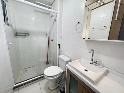 Uma casa de banho em Apartamento Confortável na Praia de Bombas