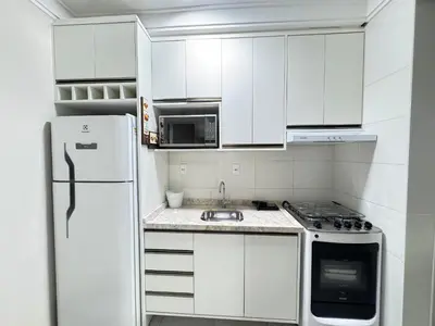 A cozinha ou kitchenette de Apartamento Confortável na Praia de Bombas