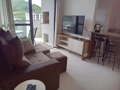 Uma televisão e/ou sistema de entretenimento em Apartamento Itapema