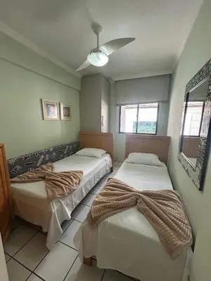 Uma cama ou camas num quarto em Apto 2 Quartos Meia Praia próximo Shopping Russi