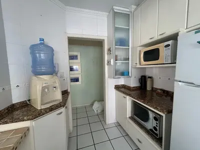 A cozinha ou kitchenette de Apto 2 Quartos Meia Praia próximo Shopping Russi
