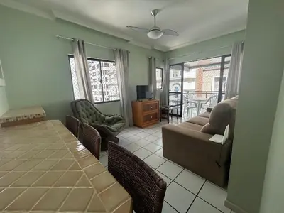 Uma área de estar em Apto 2 Quartos Meia Praia próximo Shopping Russi