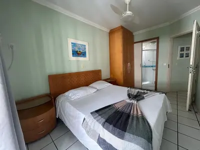 Uma cama ou camas num quarto em Apto 2 Quartos Meia Praia próximo Shopping Russi