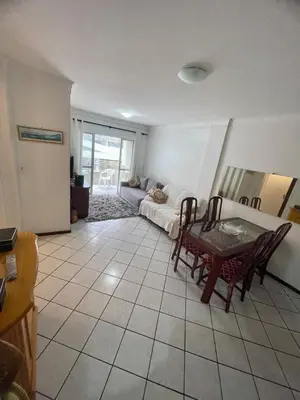 Uma cama ou camas num quarto em Apartamento Meia Praia verão 2026