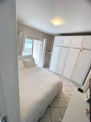 Uma cama ou camas num quarto em Apartamento Meia Praia verão 2026