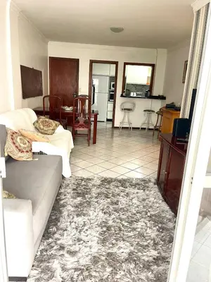 Uma área de estar em Apartamento Meia Praia verão 2026