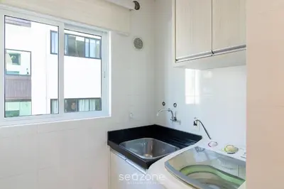 A cozinha ou kitchenette de Apto 2 suítes e Churrasq. a 550m da Praia EBF0702