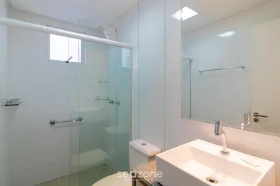 Uma casa de banho em Apto 2 suítes e Churrasq. a 550m da Praia EBF0702