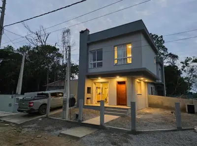 O edifício onde o apartamento está situado