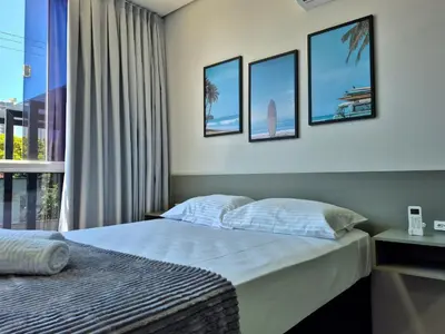 Uma cama ou camas num quarto em Loft Completo & Planejado| Expocentro |CURTA236