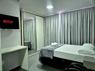 Uma cama ou camas num quarto em Loft Completo & Planejado| Expocentro |CURTA236