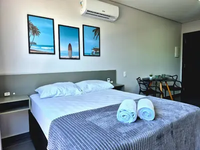 Uma cama ou camas num quarto em Loft Completo & Planejado| Expocentro |CURTA236