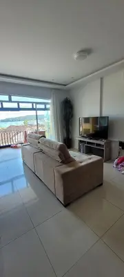 Uma área de estar em Apartamento frente Mar no Centro de Porto Belo
