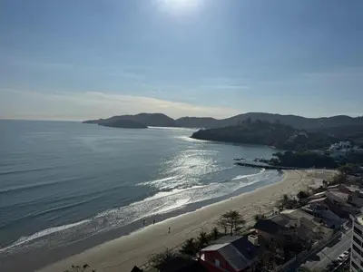 A planta de Apartamento Frente Mar 2 Suites
