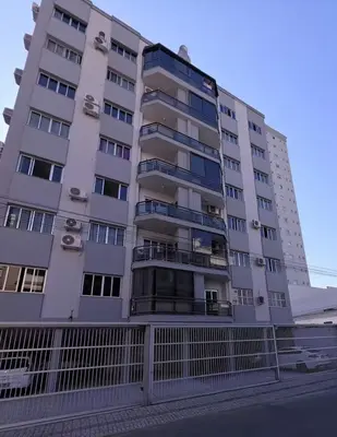 O edifício onde o apartamento está situado