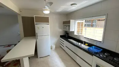 A cozinha ou kitchenette de Casa em Mariscal 300m da praia Bombinhas
