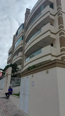 O edifício onde o apartamento está situado