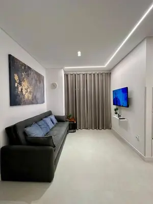 Uma televisão e/ou sistema de entretenimento em Edificio AUSTIN 179, 1 quarto 1 suite, garagem, wifi, Ar, churrasqueira, 600m da praia, 17 andar