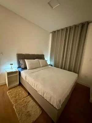 Uma cama ou camas num quarto em Edificio AUSTIN 179, 1 quarto 1 suite, garagem, wifi, Ar, churrasqueira, 600m da praia, 17 andar
