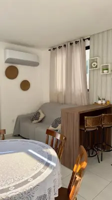 Uma área de estar em Apartamento em Meia Praia - Recanto da Maré