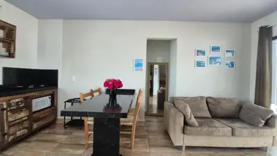 Uma televisão e/ou sistema de entretenimento em Residencial Canto da Maré
