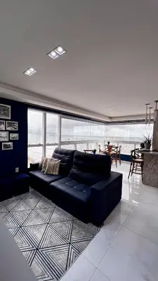 Uma área de estar em High Standard Apartment with Stunning Sea View