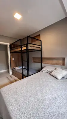 Uma cama ou camas num quarto em High Standard Apartment with Stunning Sea View